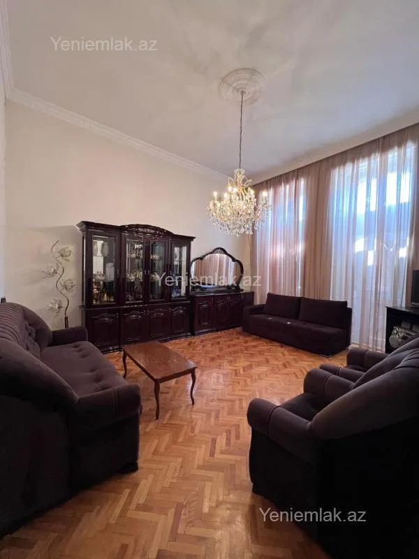 Satılır 3 otaqlı köhnə tikili 100 m²