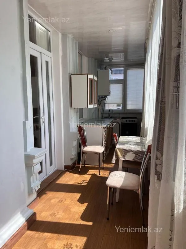 Satılır 3 otaqlı köhnə tikili 100 m²