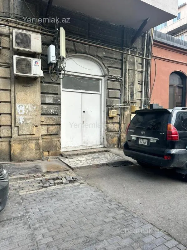 Satılır 3 otaqlı köhnə tikili 100 m²