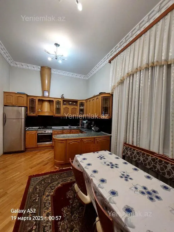 Satılır 5 otaqlı həyət evi 275 m²