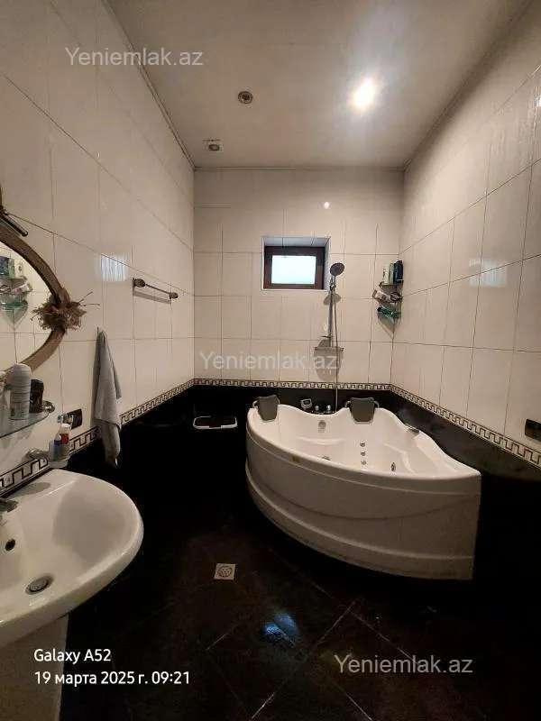 Satılır 5 otaqlı həyət evi 275 m²