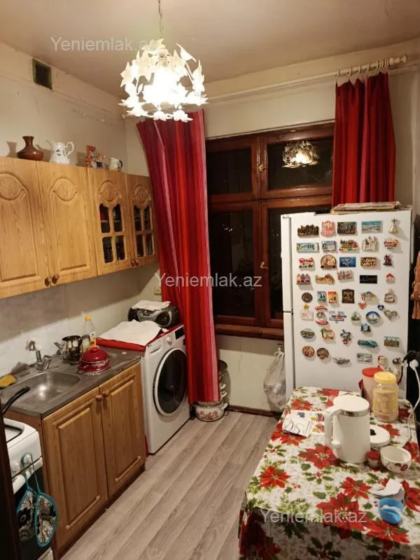 Satılır 2 otaqlı köhnə tikili 55 m²