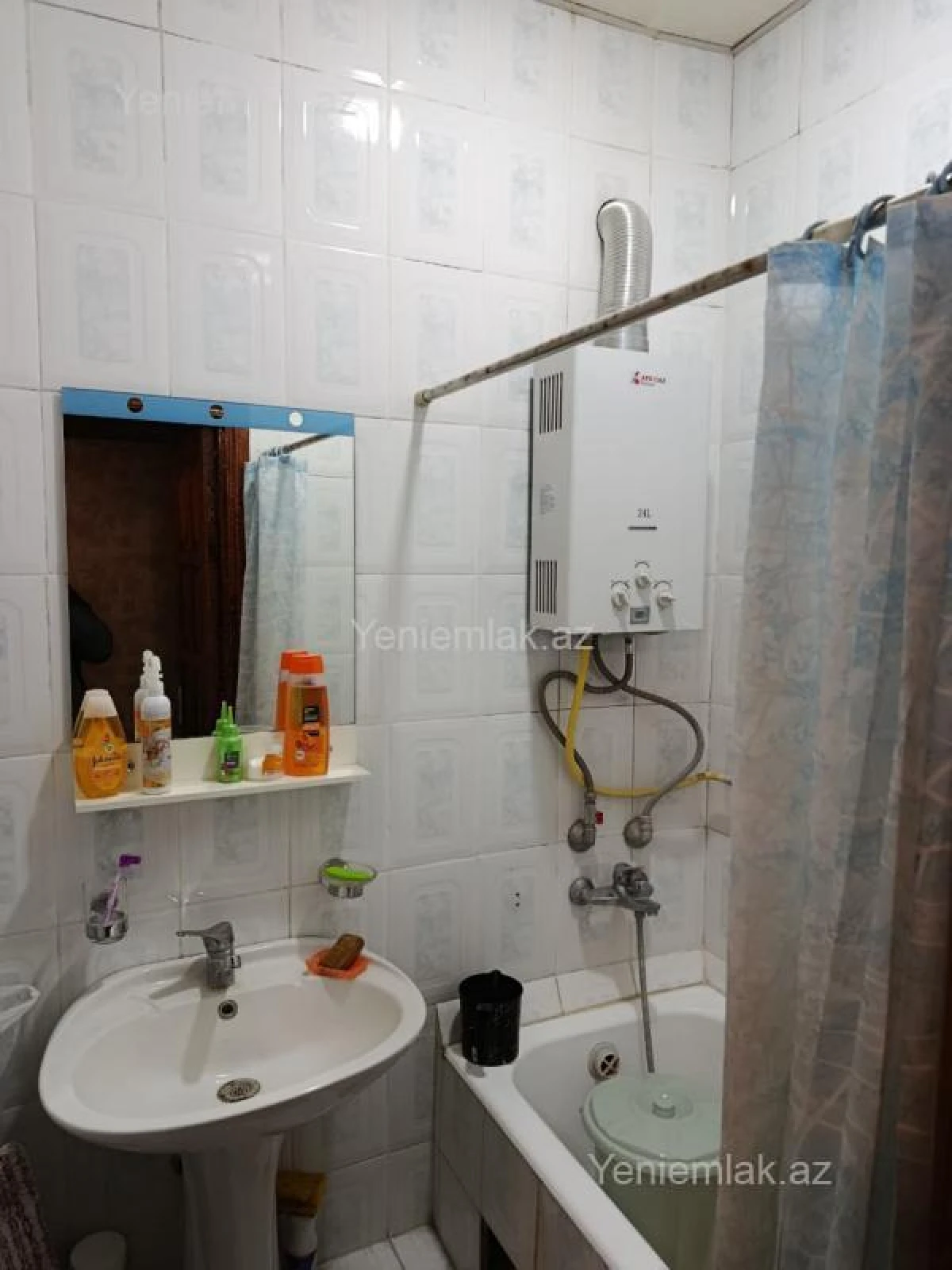 Satılır 2 otaqlı köhnə tikili 55 m²