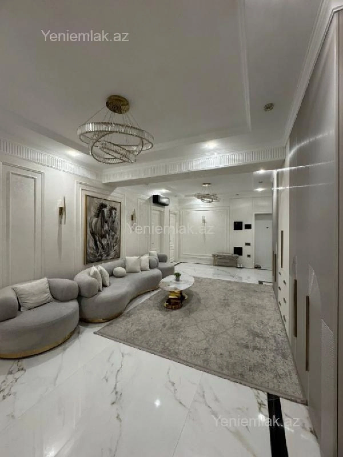 Satılır 4 otaqlı yeni tikili 200 m²