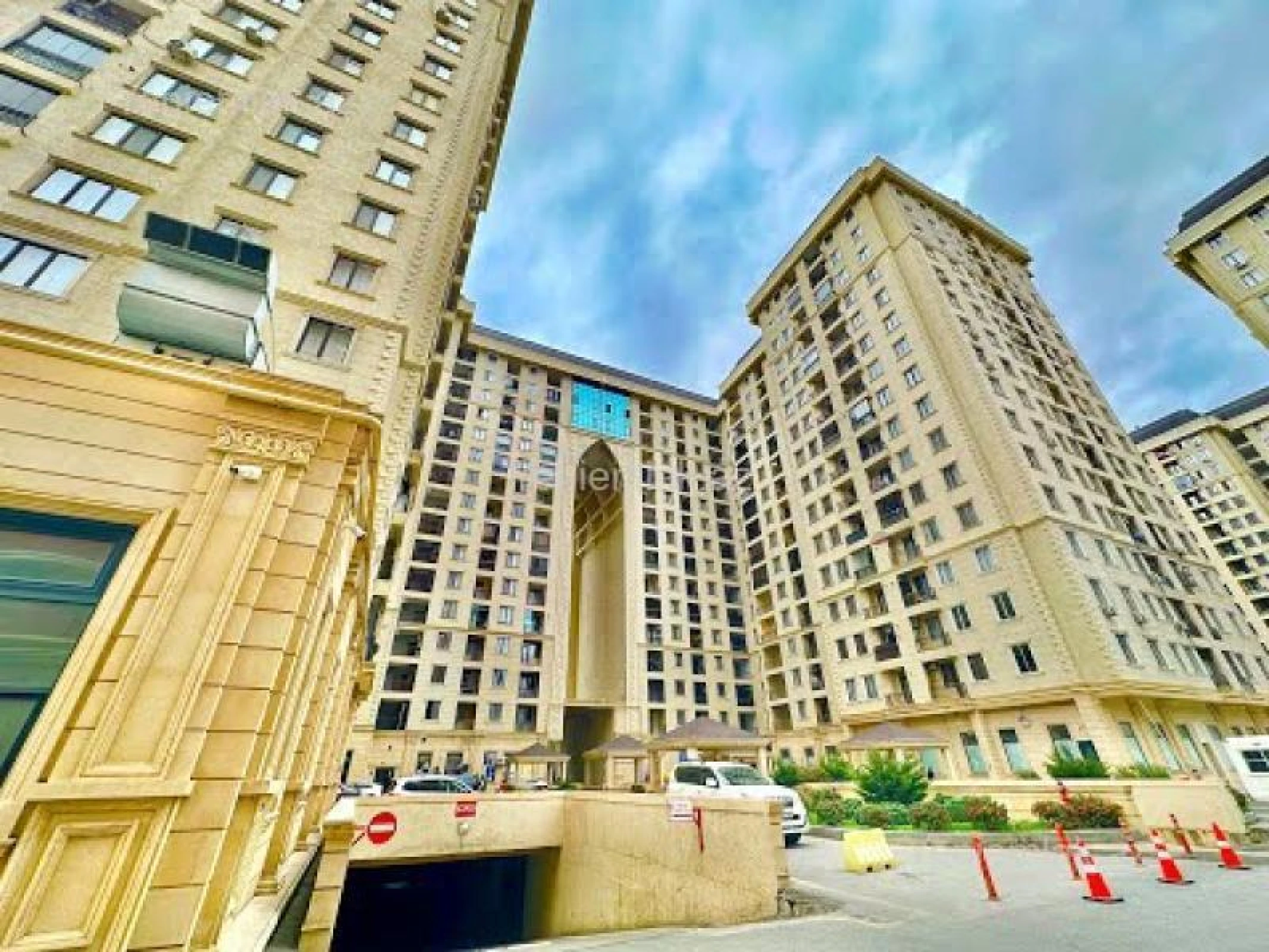 Satılır 5 otaqlı yeni tikili 330 m²