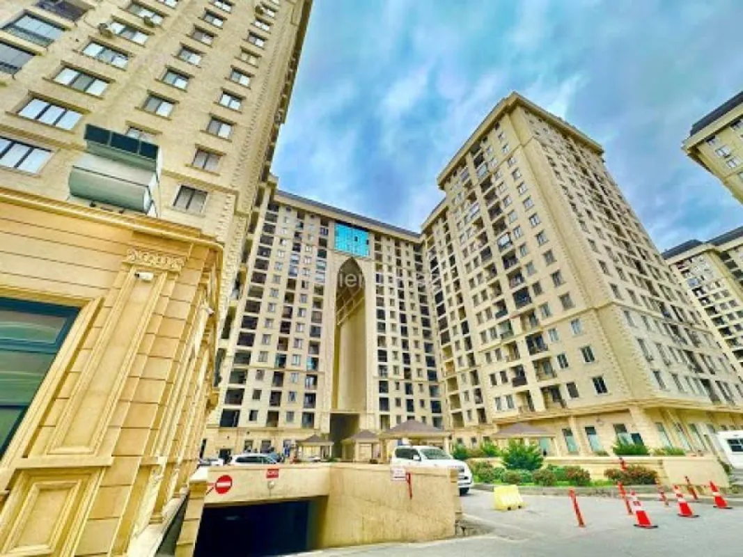 Satılır 5 otaqlı yeni tikili 330 m²