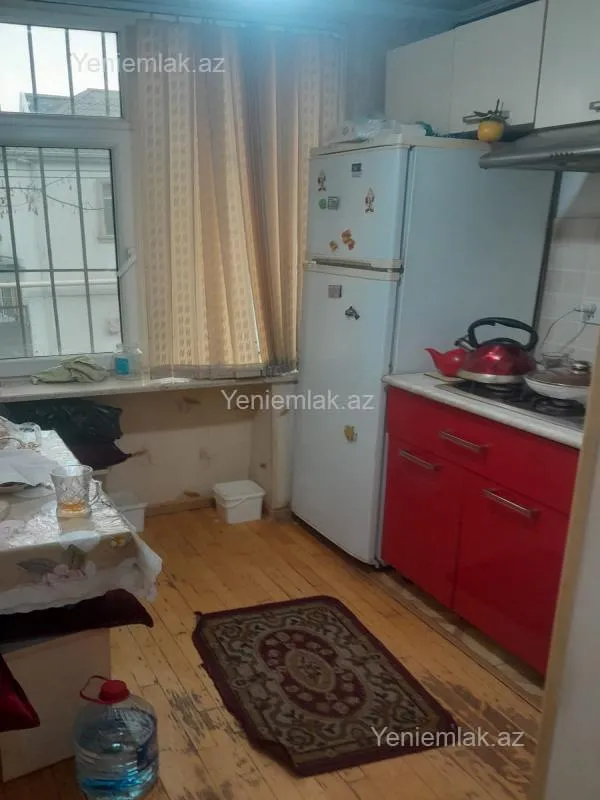Satılır 1 otaqlı köhnə tikili 35 m²
