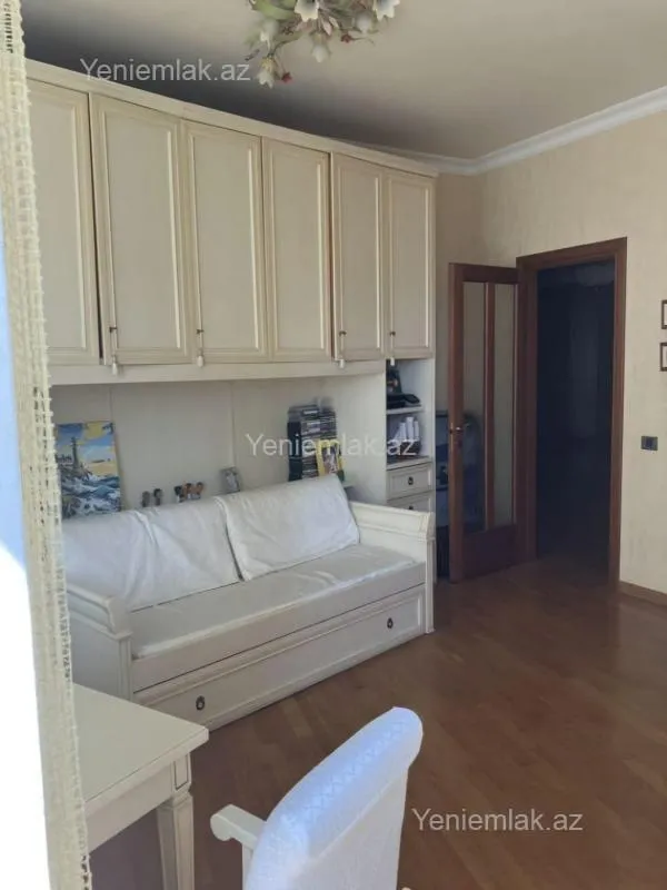 Satılır 4 otaqlı yeni tikili 230 m²