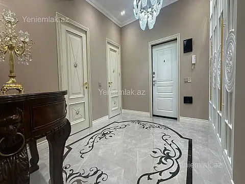 Satılır 3 otaqlı yeni tikili 130 m²