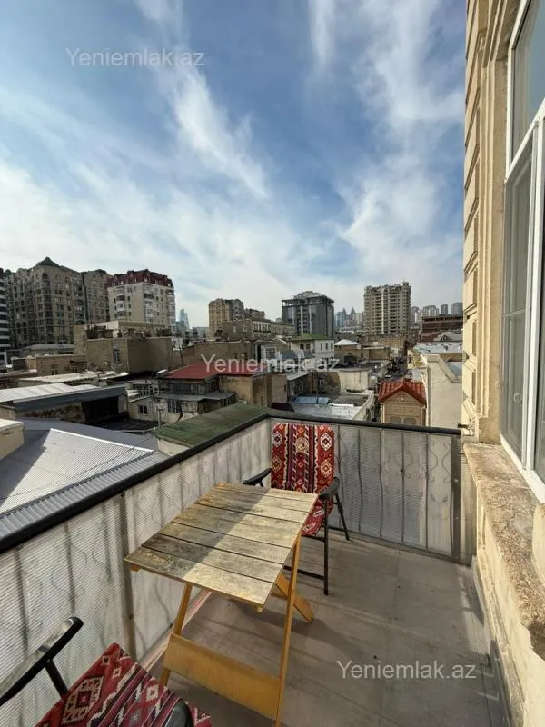 Satılır 2 otaqlı köhnə tikili 80 m²