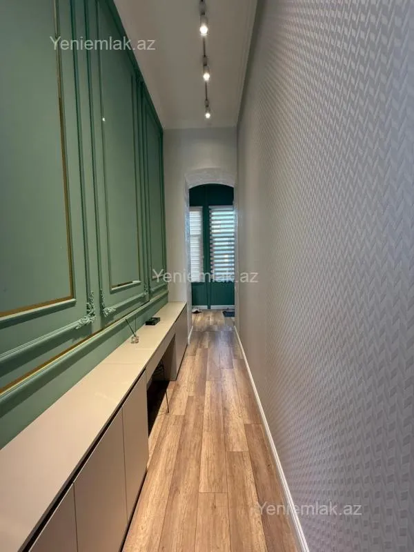 Satılır 2 otaqlı köhnə tikili 80 m²