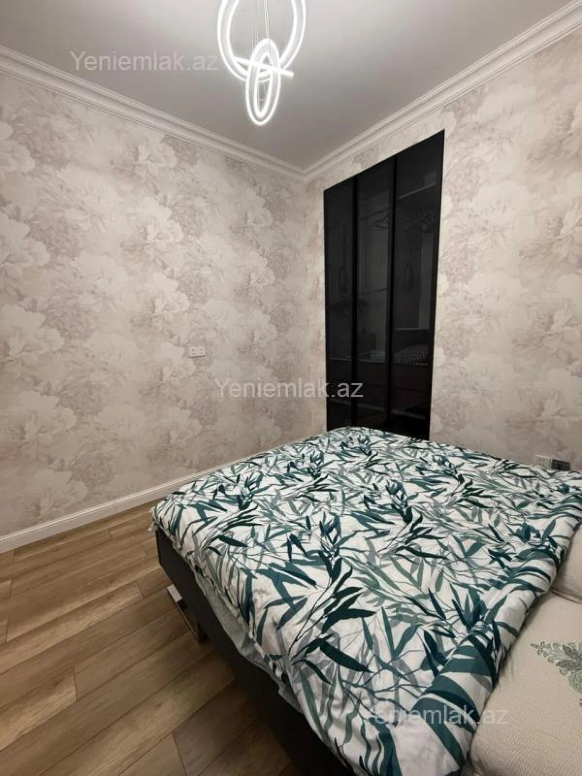 Satılır 2 otaqlı köhnə tikili 80 m²