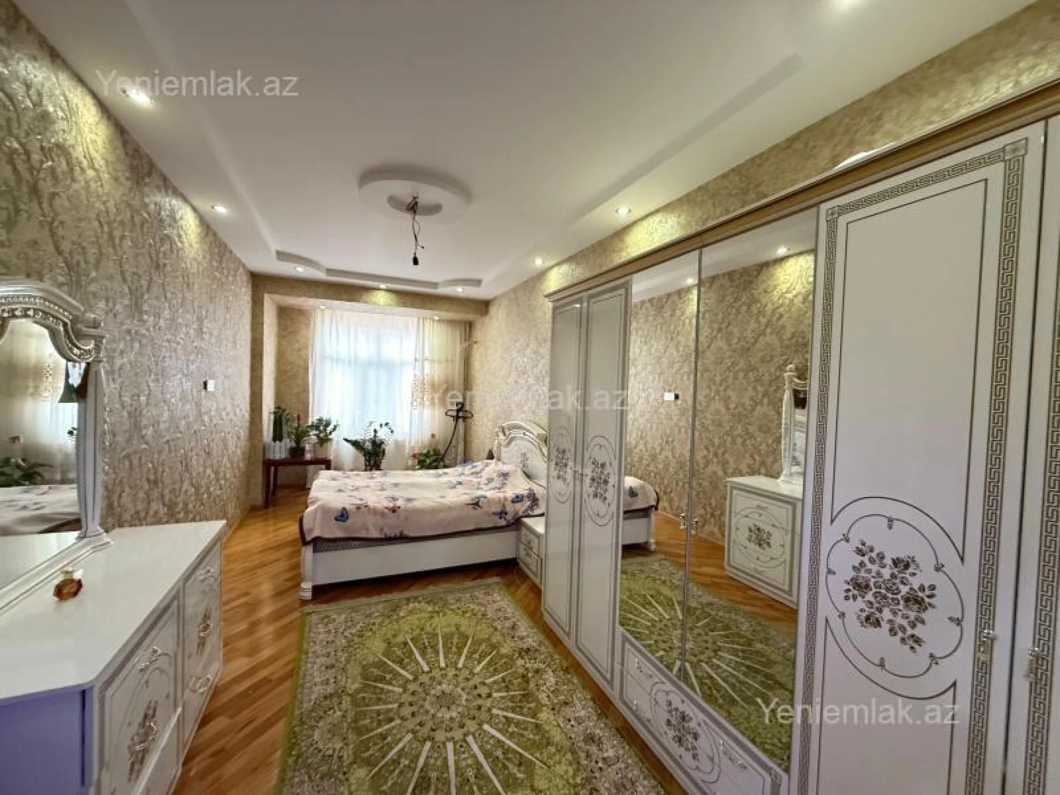 Satılır 3 otaqlı yeni tikili 130 m²