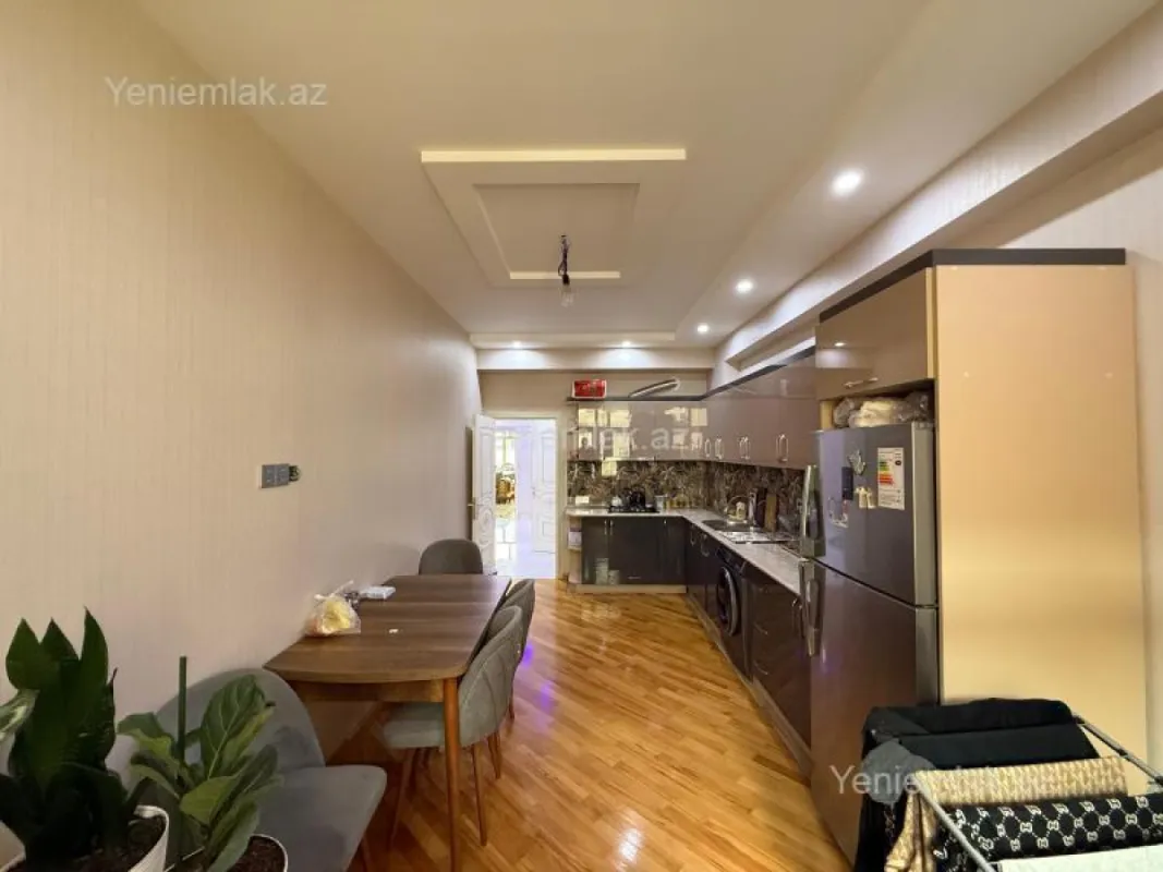 Satılır 3 otaqlı yeni tikili 130 m²