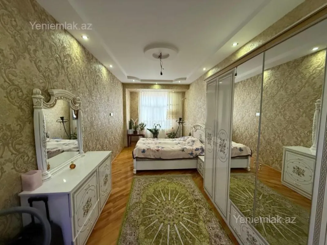 Satılır 3 otaqlı yeni tikili 130 m²