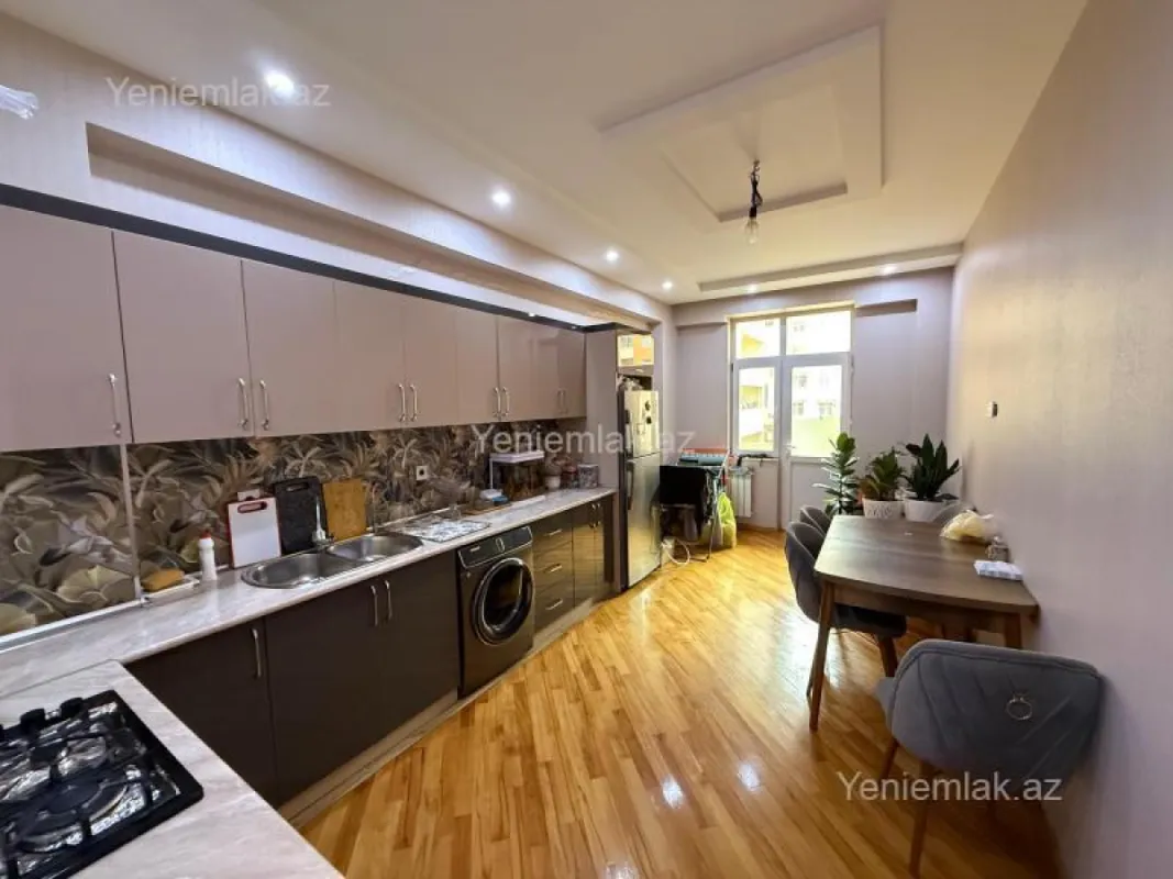 Satılır 3 otaqlı yeni tikili 130 m²