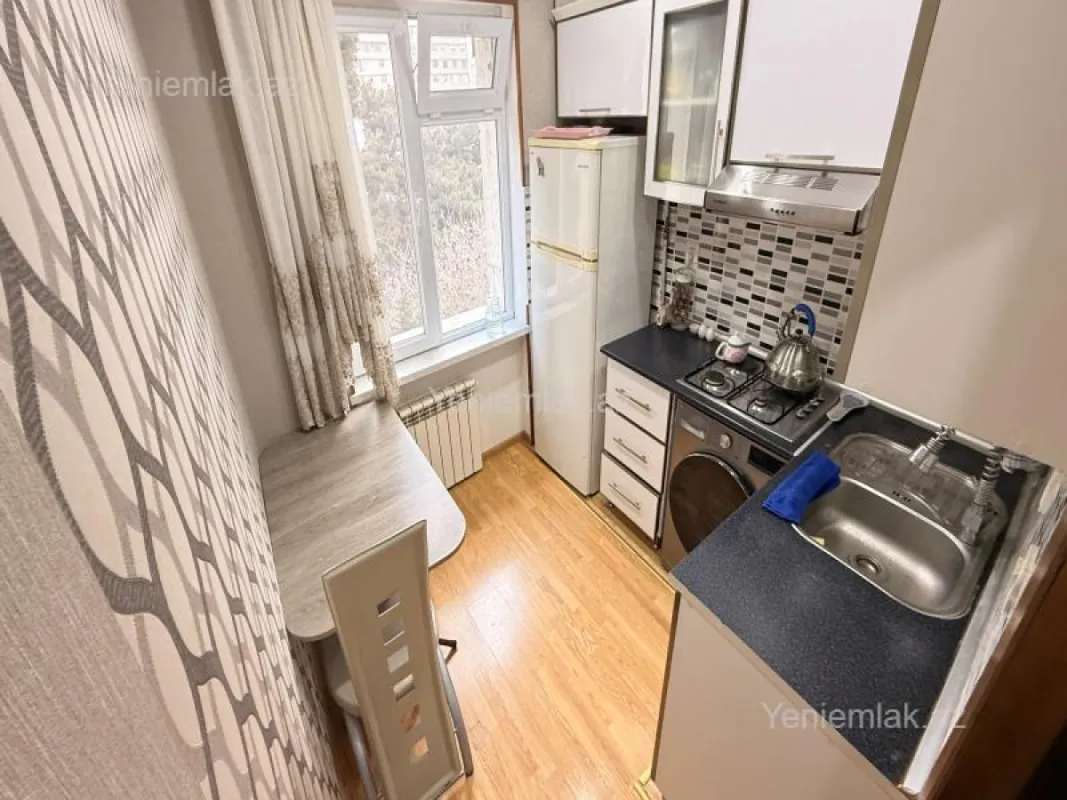 Satılır 3 otaqlı köhnə tikili 90 m²