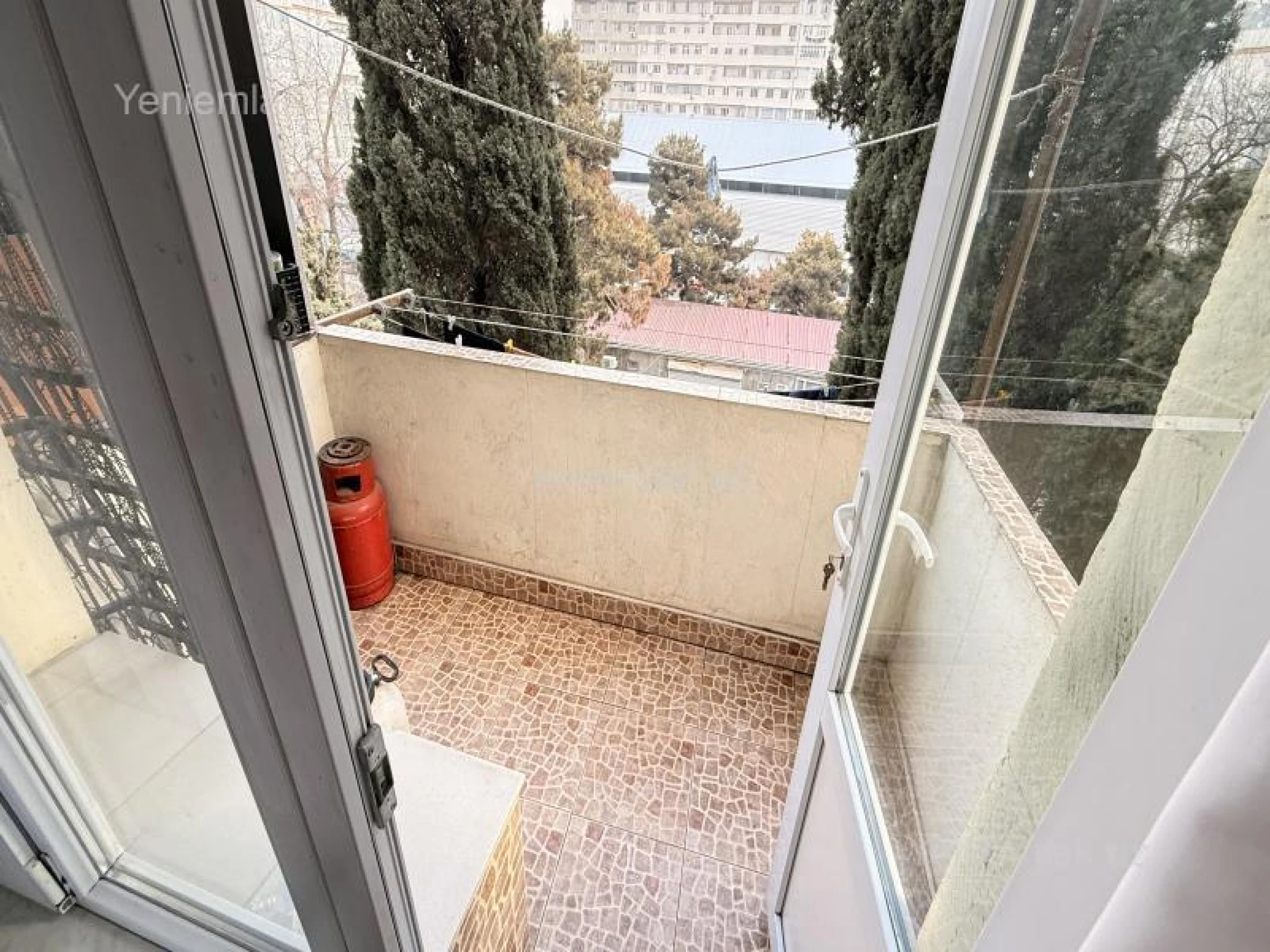 Satılır 3 otaqlı köhnə tikili 90 m²