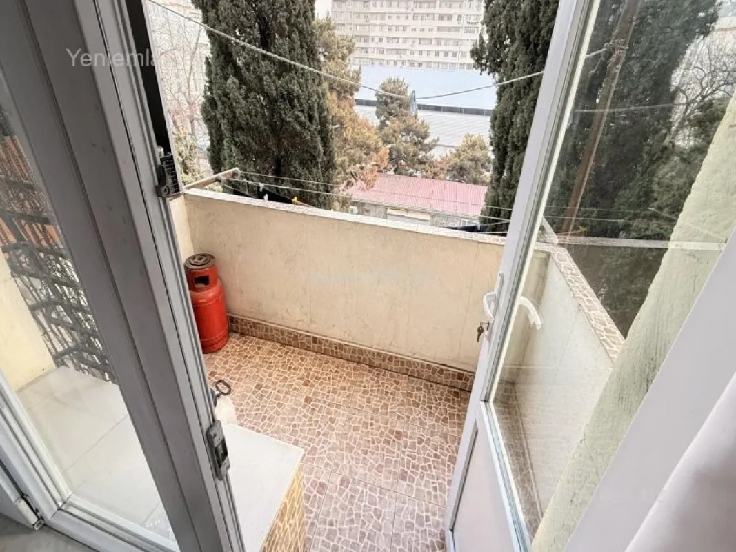 Satılır 3 otaqlı köhnə tikili 90 m²