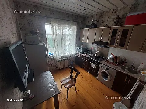 Satılır 3 otaqlı həyət evi 180 m²