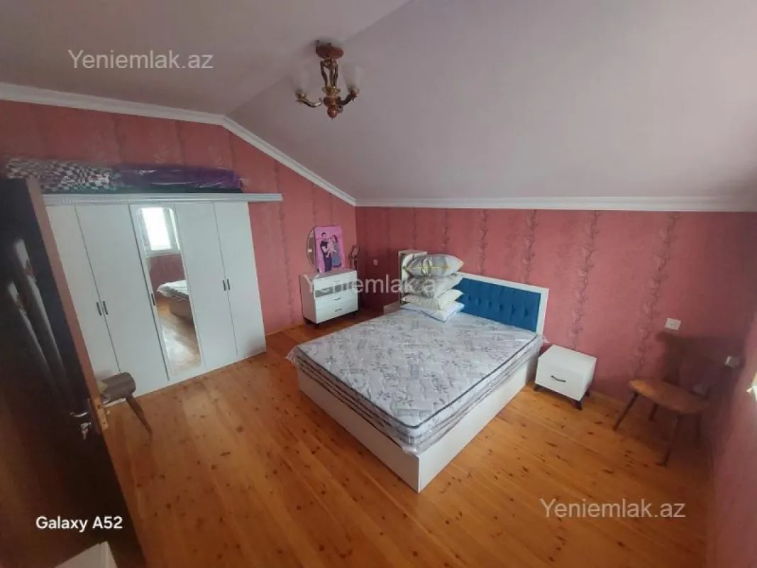 Satılır 3 otaqlı həyət evi 180 m²