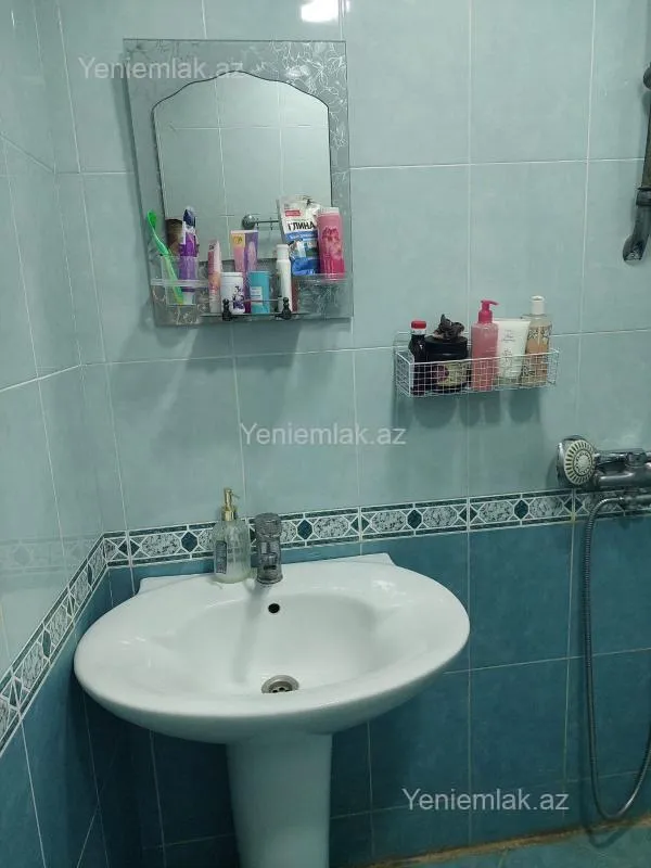 Satılır 2 otaqlı köhnə tikili 60 m²