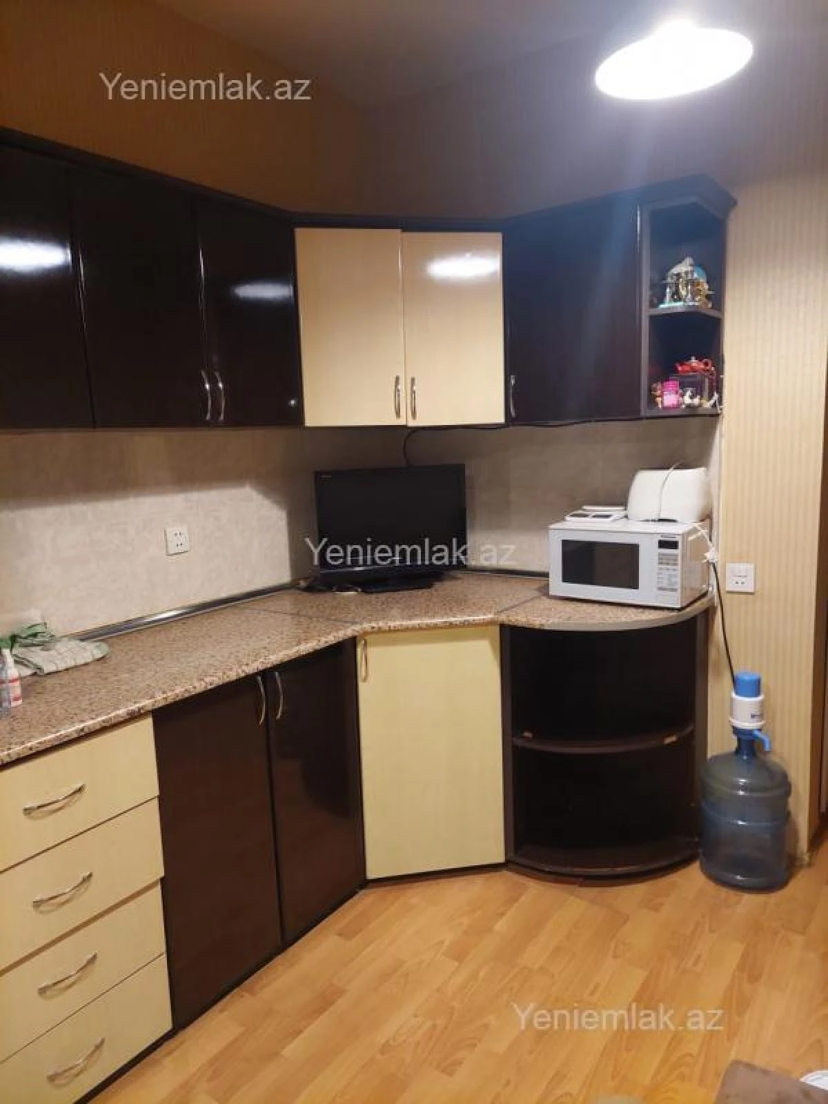 Satılır 2 otaqlı köhnə tikili 60 m²