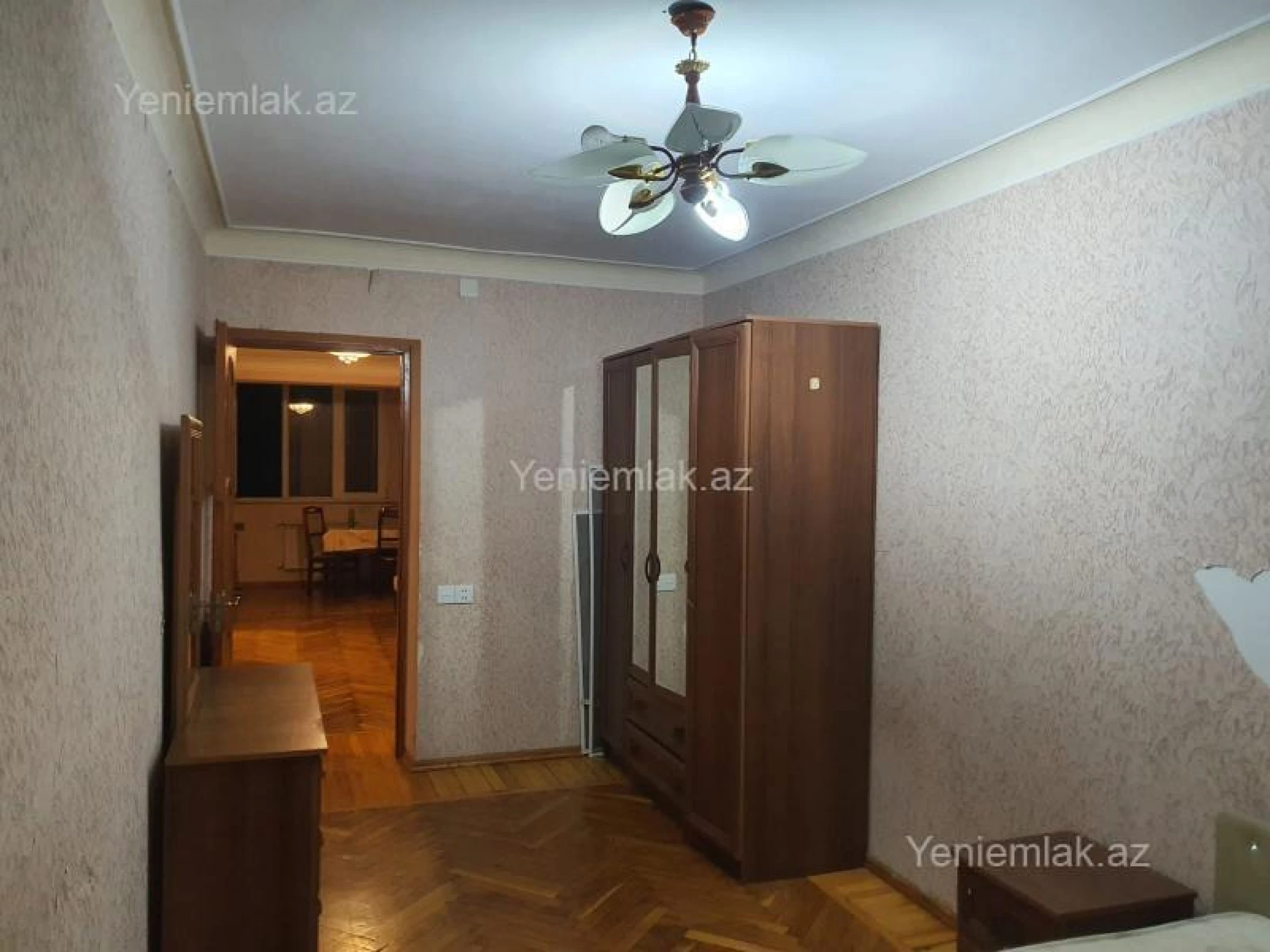 Satılır 2 otaqlı köhnə tikili 55 m²