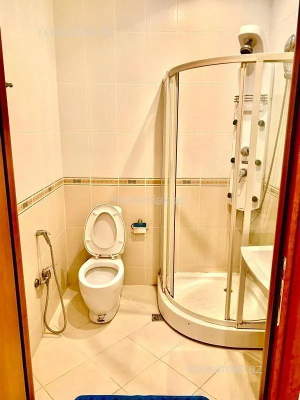 Satılır 3 otaqlı yeni tikili 170 m²