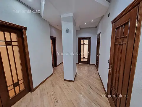 Satılır 3 otaqlı yeni tikili 135 m²