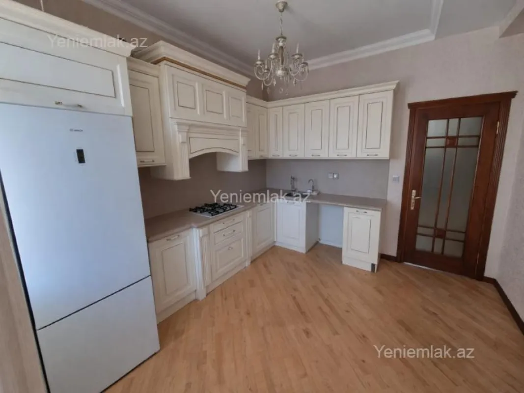 Satılır 3 otaqlı yeni tikili 135 m²