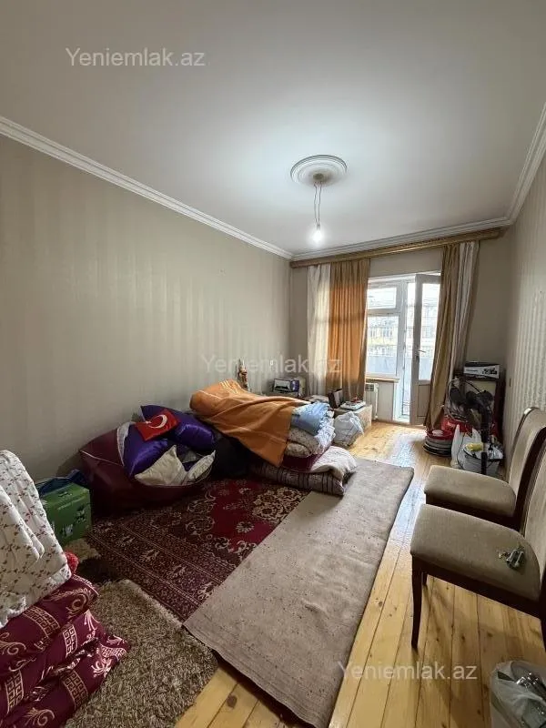 Satılır 4 otaqlı köhnə tikili 100 m²