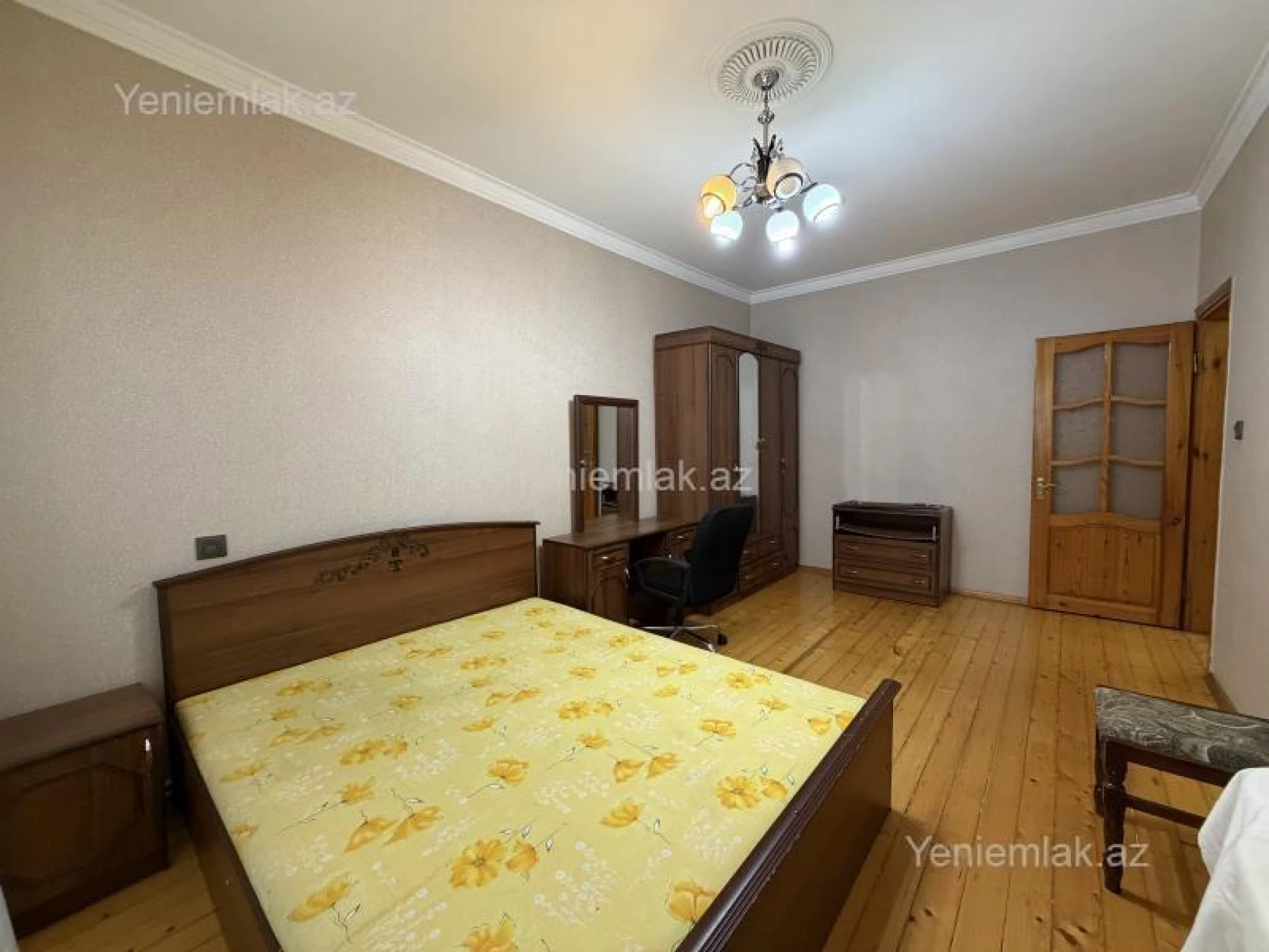 Satılır 4 otaqlı köhnə tikili 100 m²