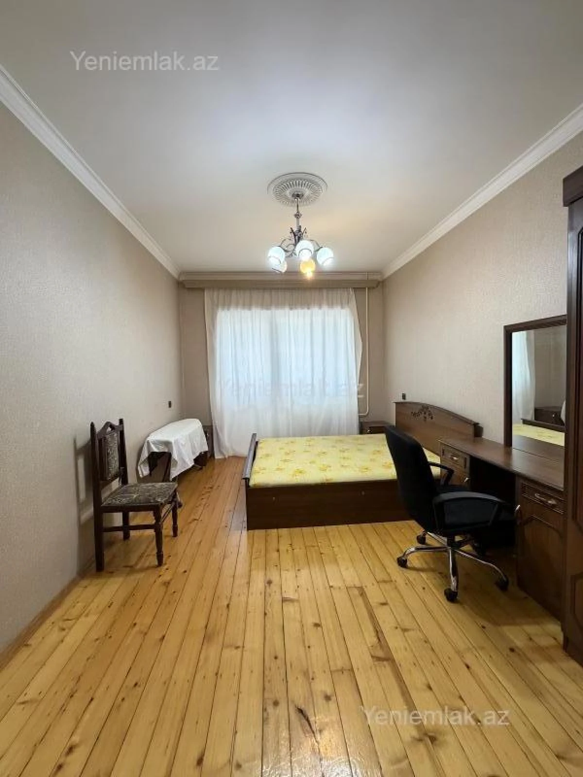 Satılır 4 otaqlı köhnə tikili 100 m²