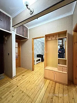 Satılır 4 otaqlı köhnə tikili 100 m²