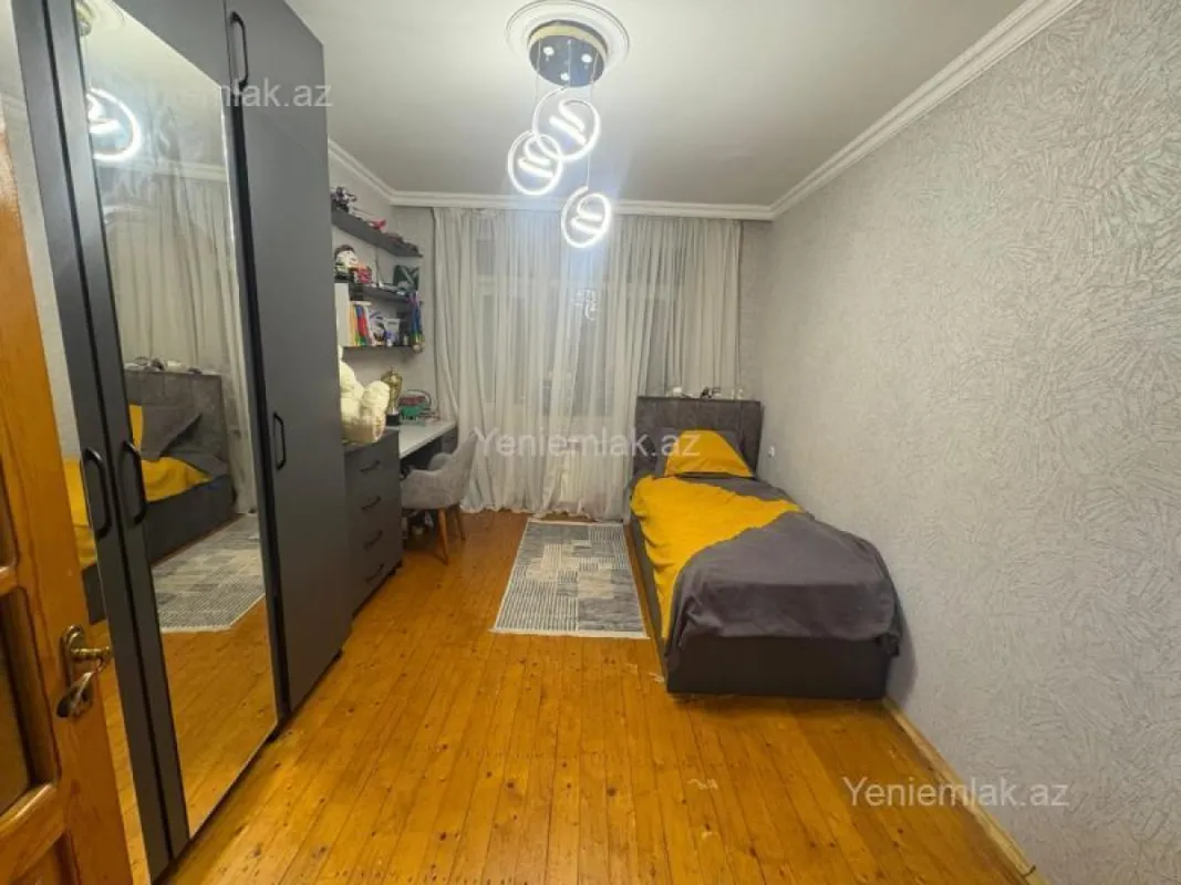 Satılır 3 otaqlı köhnə tikili 74 m²