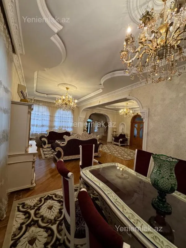 Satılır 8 otaqlı həyət evi 600 m²