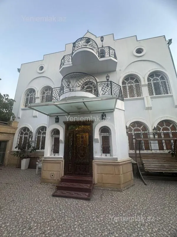 Satılır 8 otaqlı həyət evi 600 m²