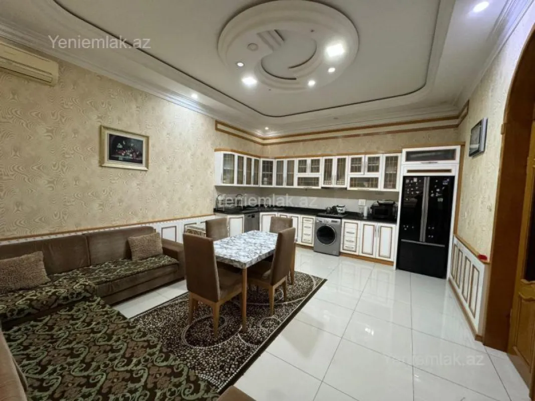 Satılır 8 otaqlı həyət evi 600 m²