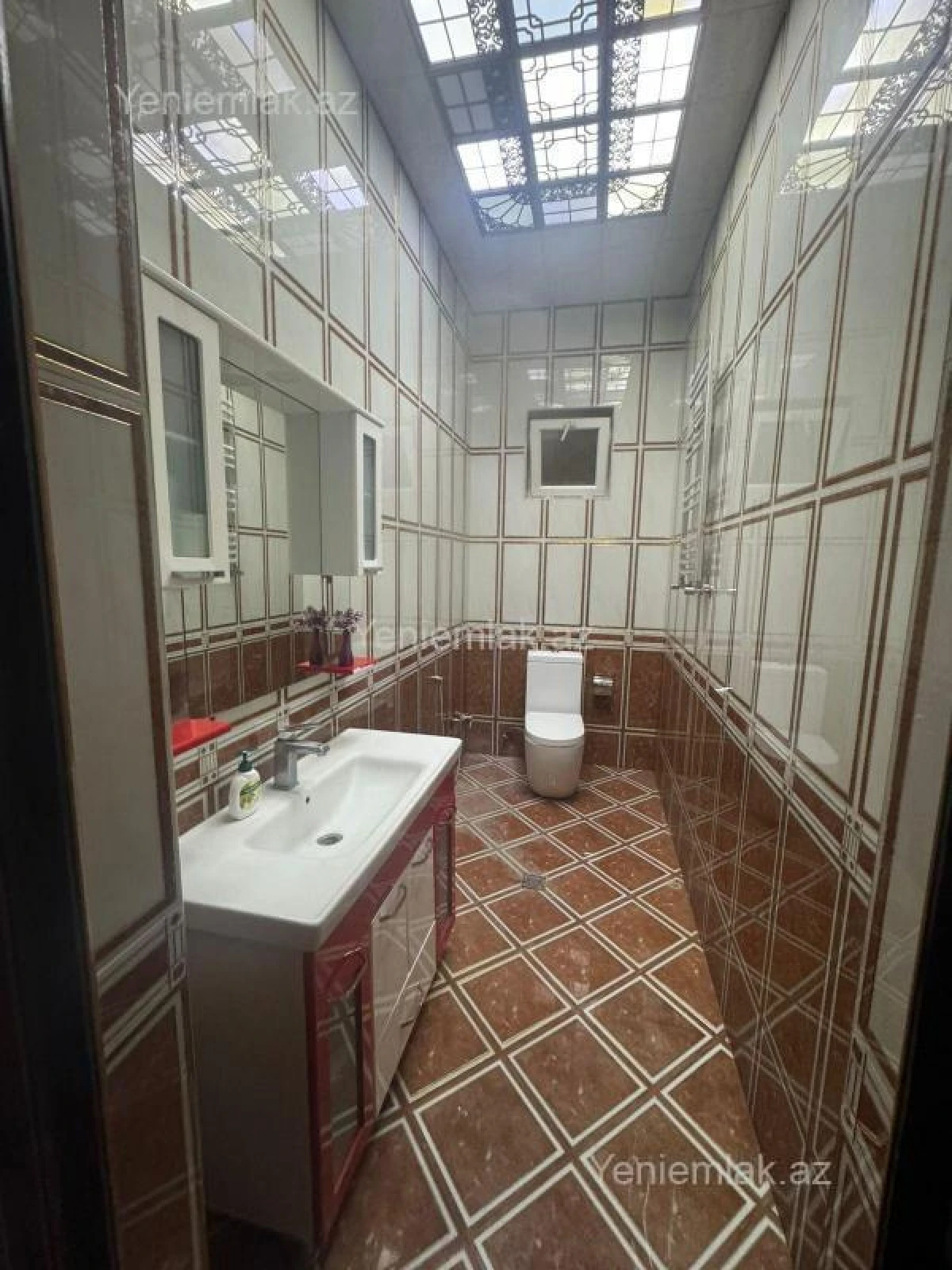 Satılır 8 otaqlı həyət evi 600 m²