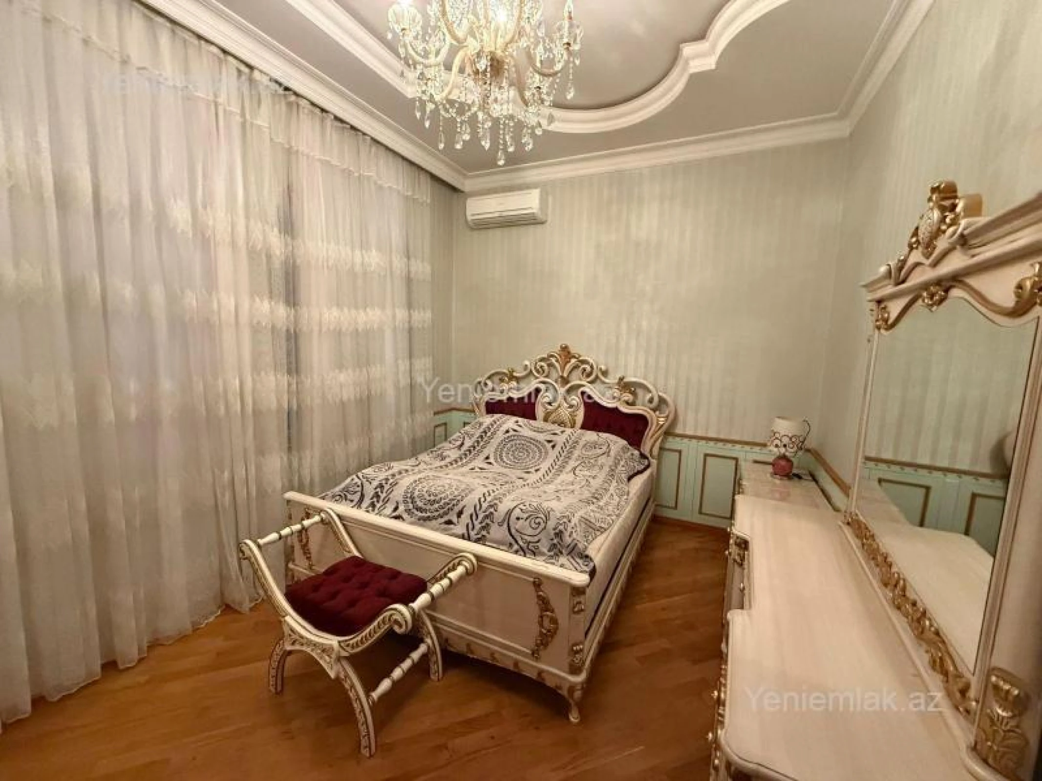 Satılır 8 otaqlı həyət evi 600 m²