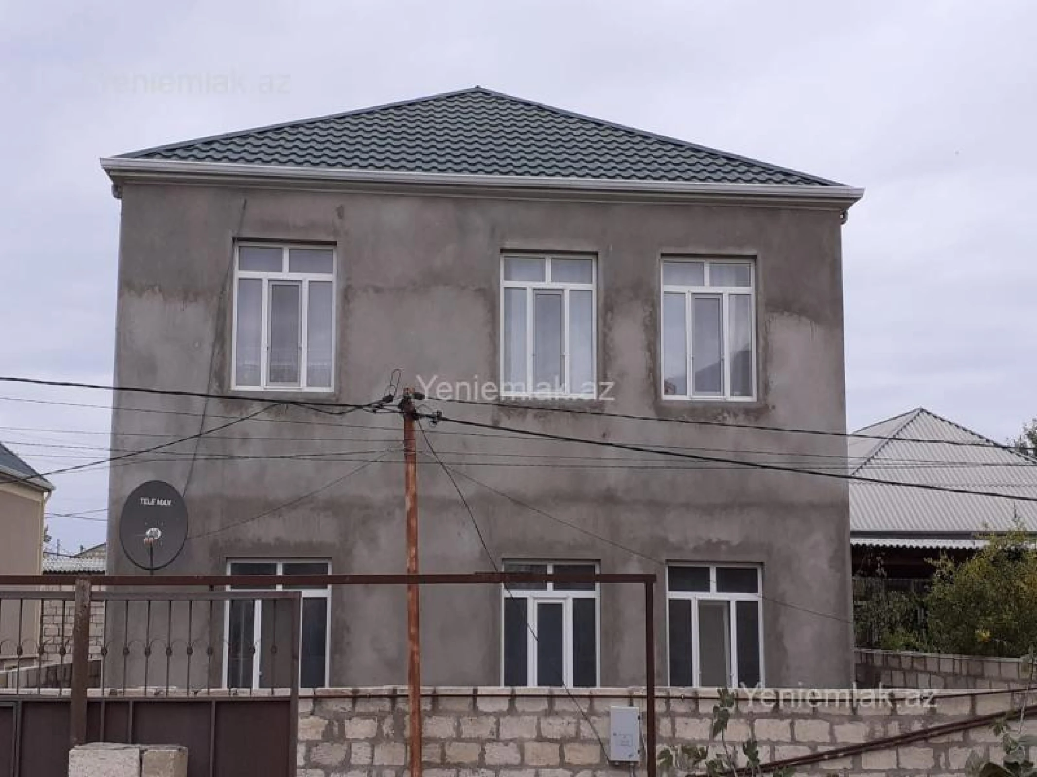 Satılır 2 otaqlı həyət evi 220 m²