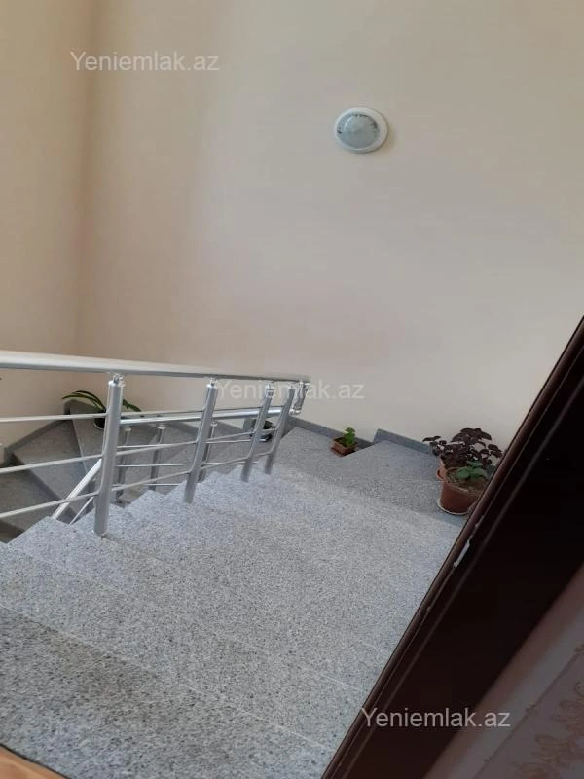 Satılır 2 otaqlı həyət evi 220 m²