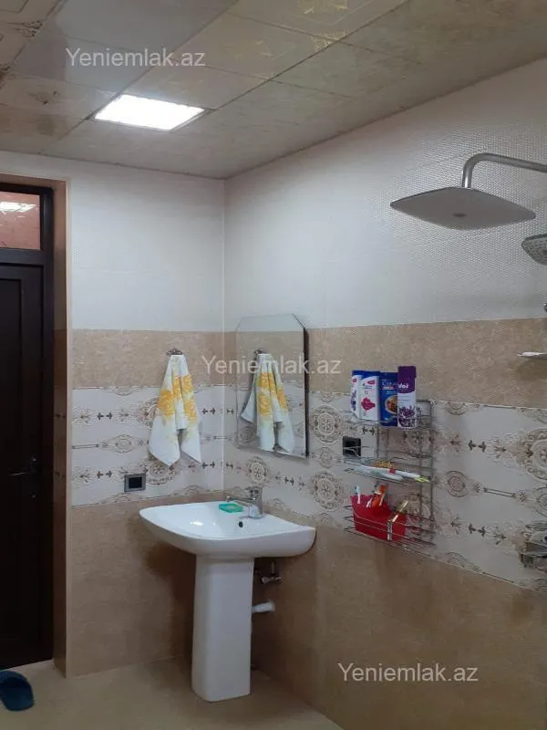 Satılır 2 otaqlı həyət evi 220 m²