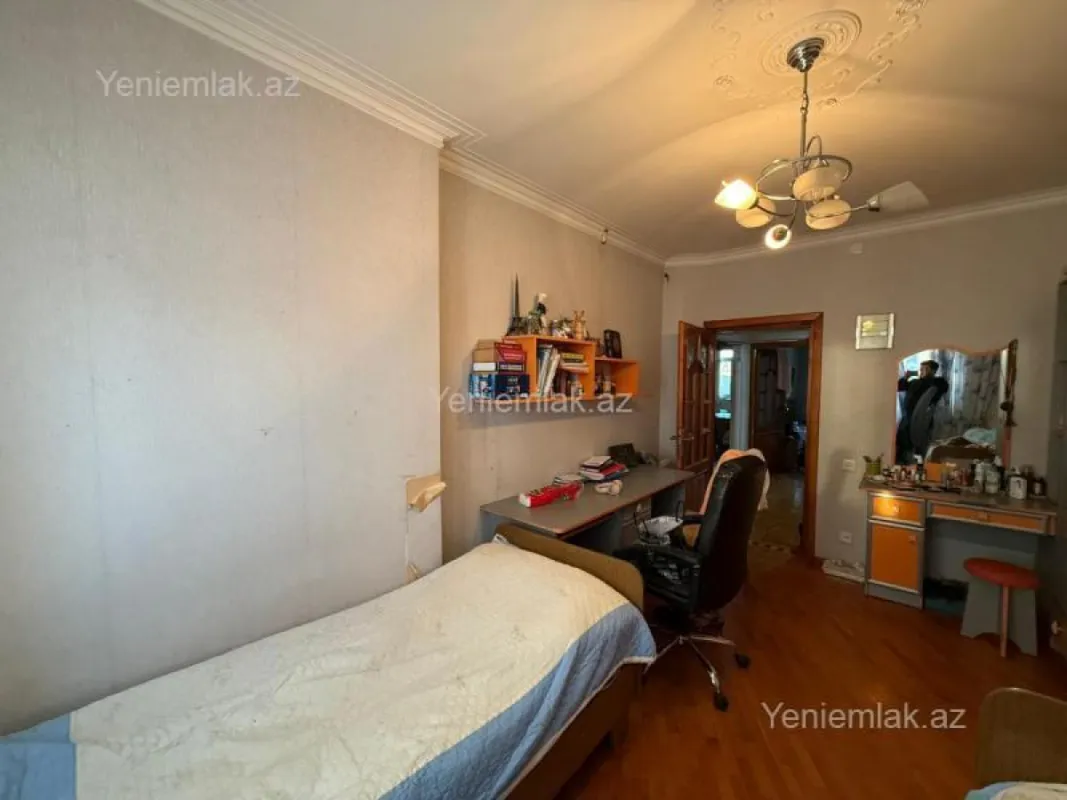 Satılır 3 otaqlı köhnə tikili 80 m²
