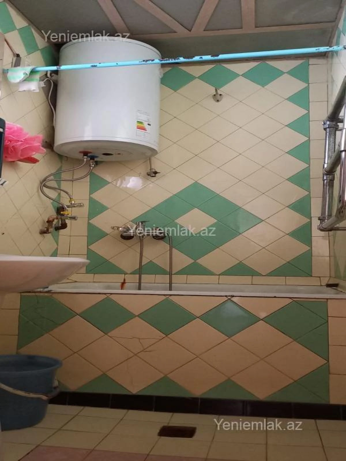 Satılır 2 otaqlı köhnə tikili 60 m²