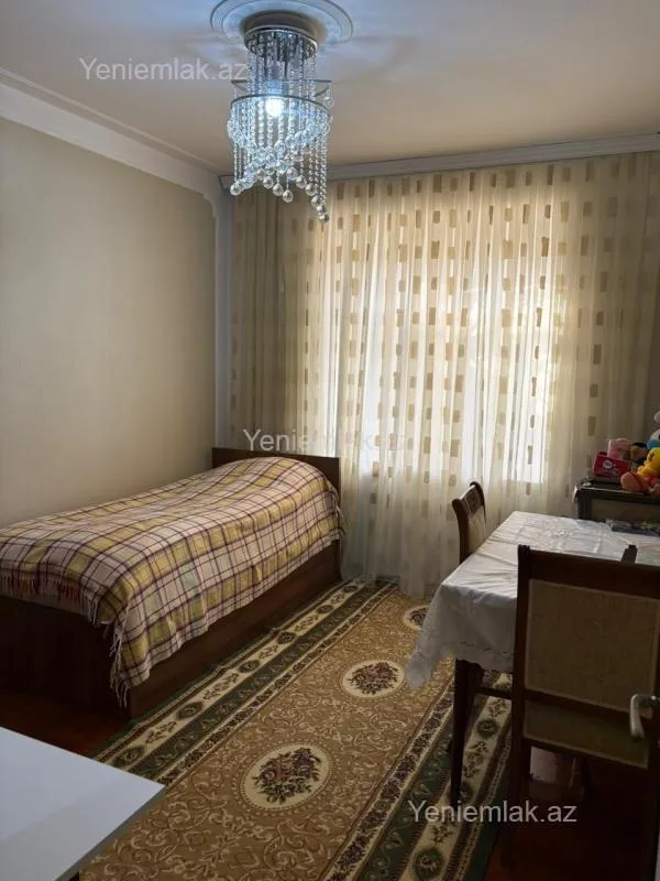 Satılır 4 otaqlı köhnə tikili 110 m²