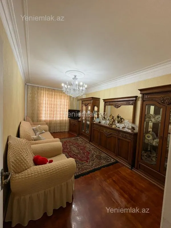 Satılır 4 otaqlı köhnə tikili 110 m²