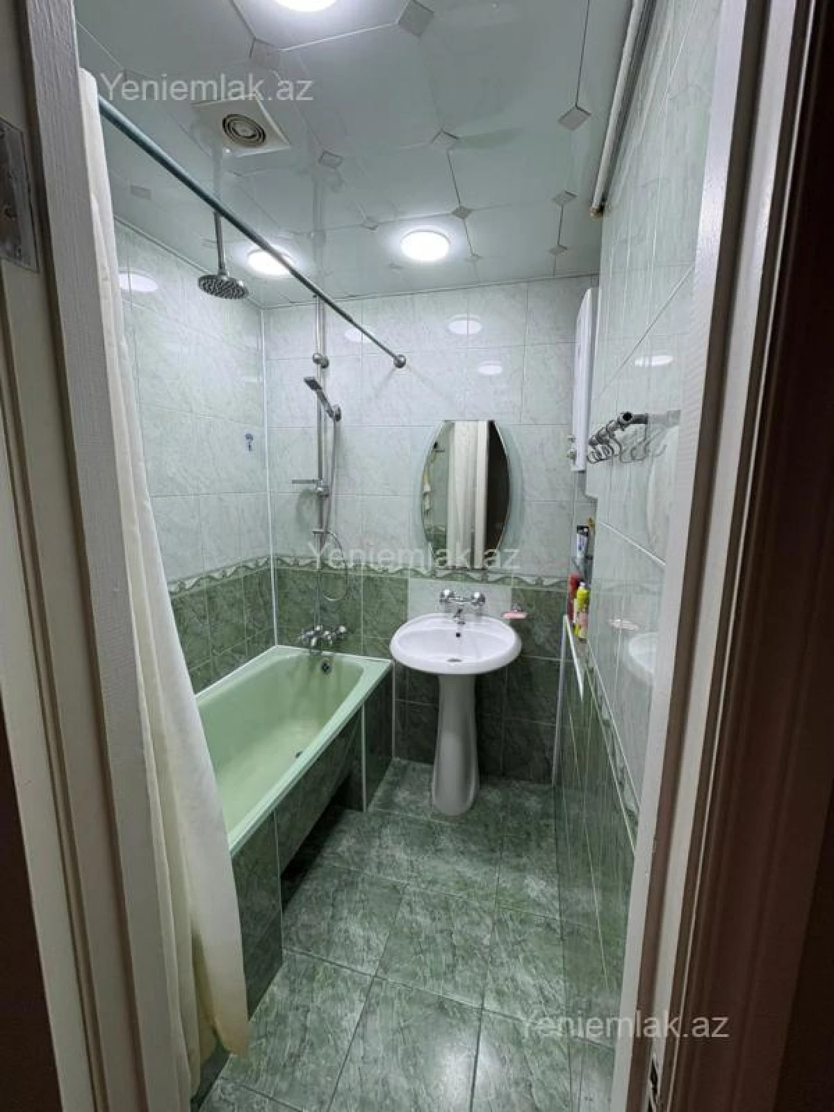 Satılır 4 otaqlı köhnə tikili 110 m²