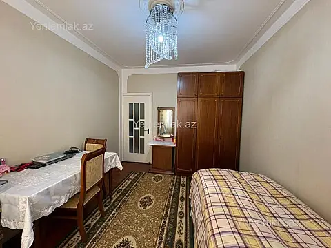 Satılır 4 otaqlı köhnə tikili 110 m²
